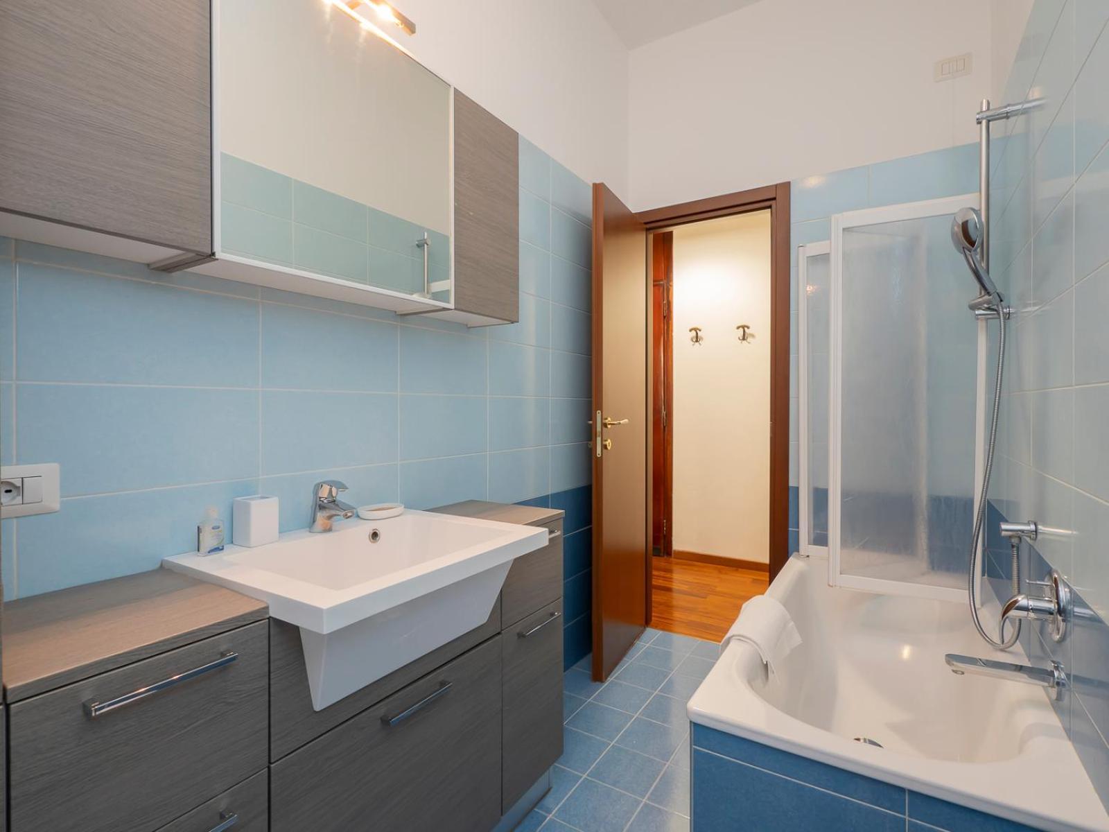 Xenia - Renovated Two-room In Fiera Area *